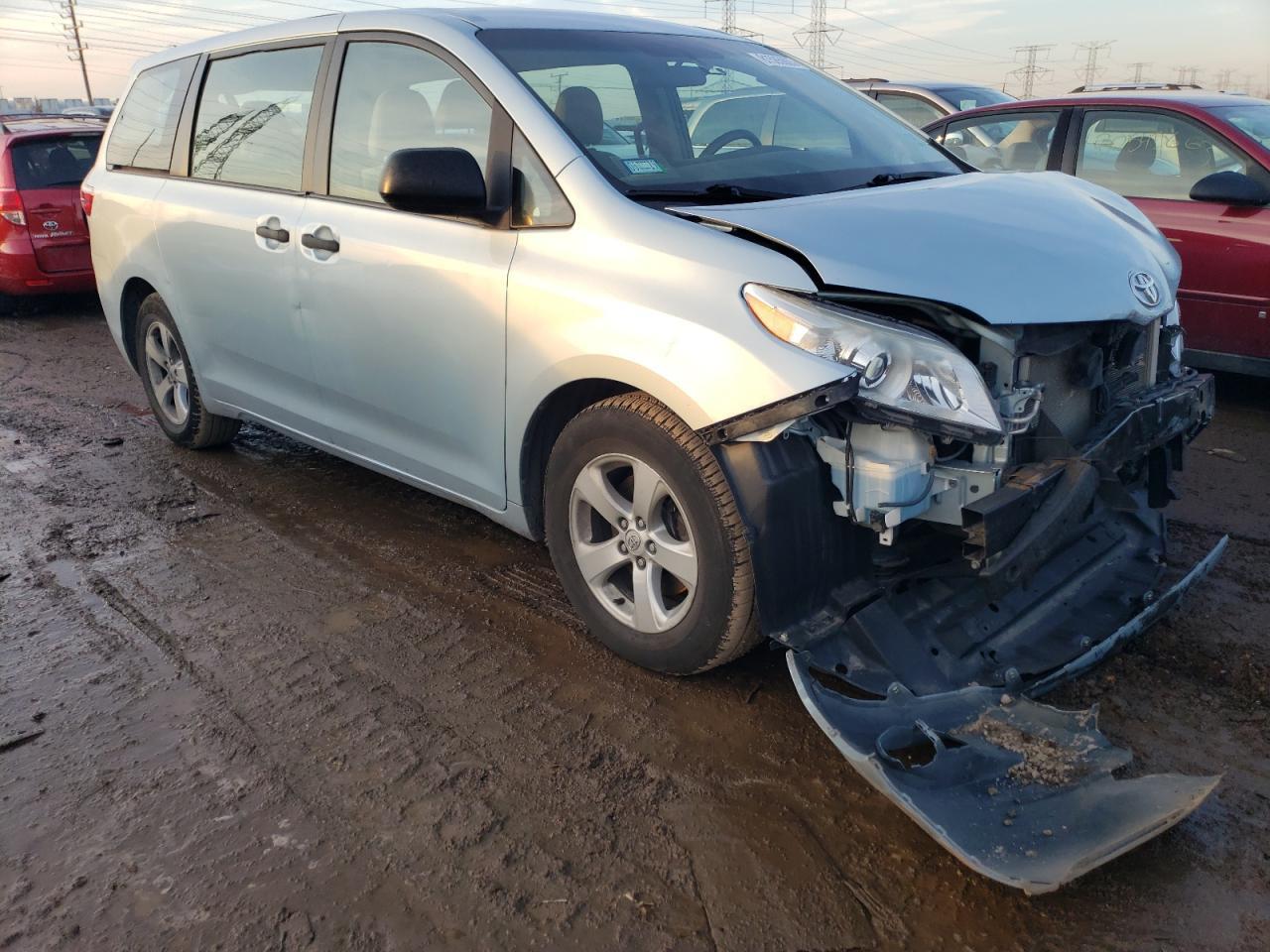 2015 TOYOTA SIENNA - Фото 4