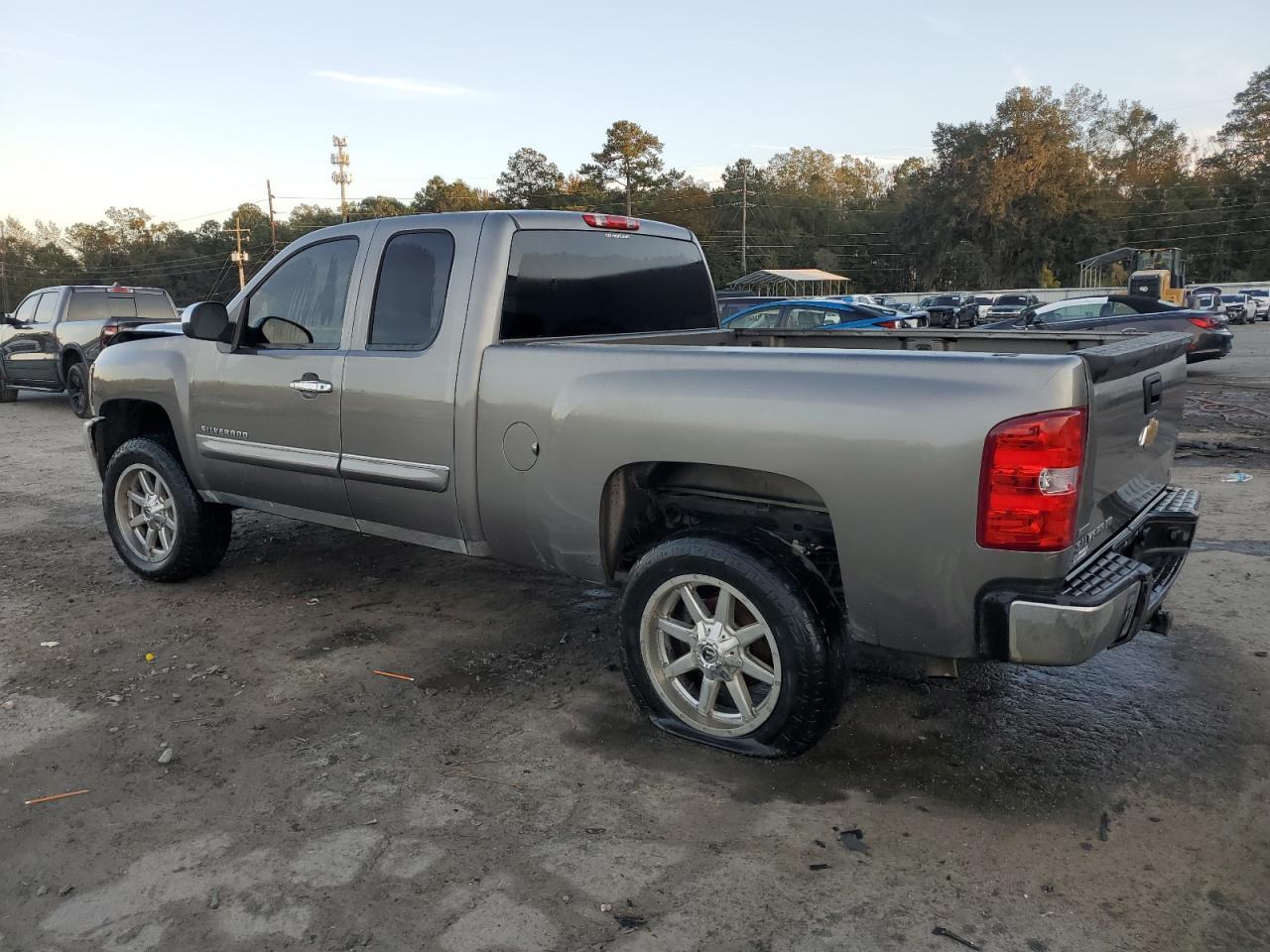 2012 CHEVROLET SILVERADO - Image 2