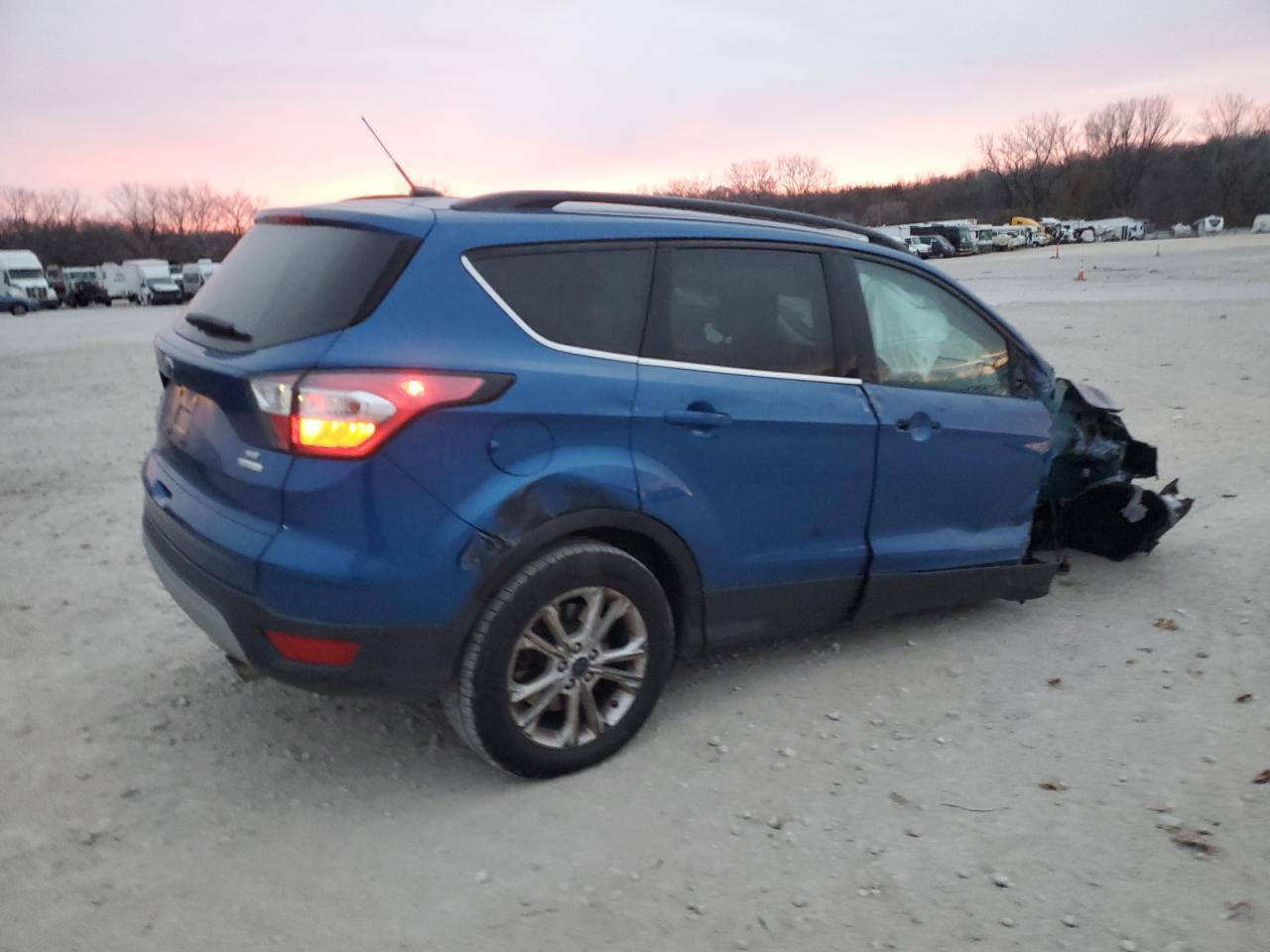 2017 FORD ESCAPE SE - Image 3