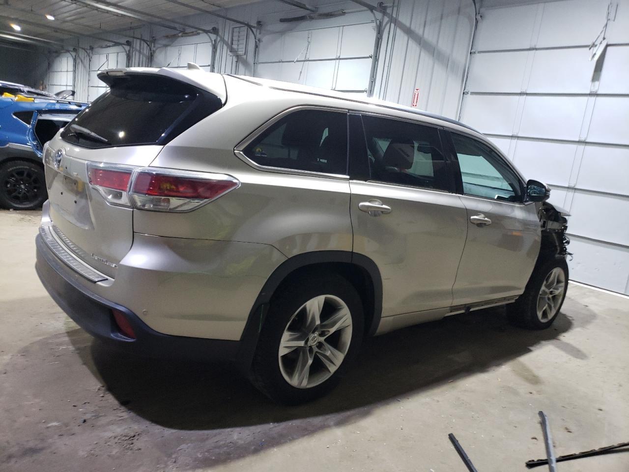 2015 TOYOTA HIGHLANDER - Фото 3