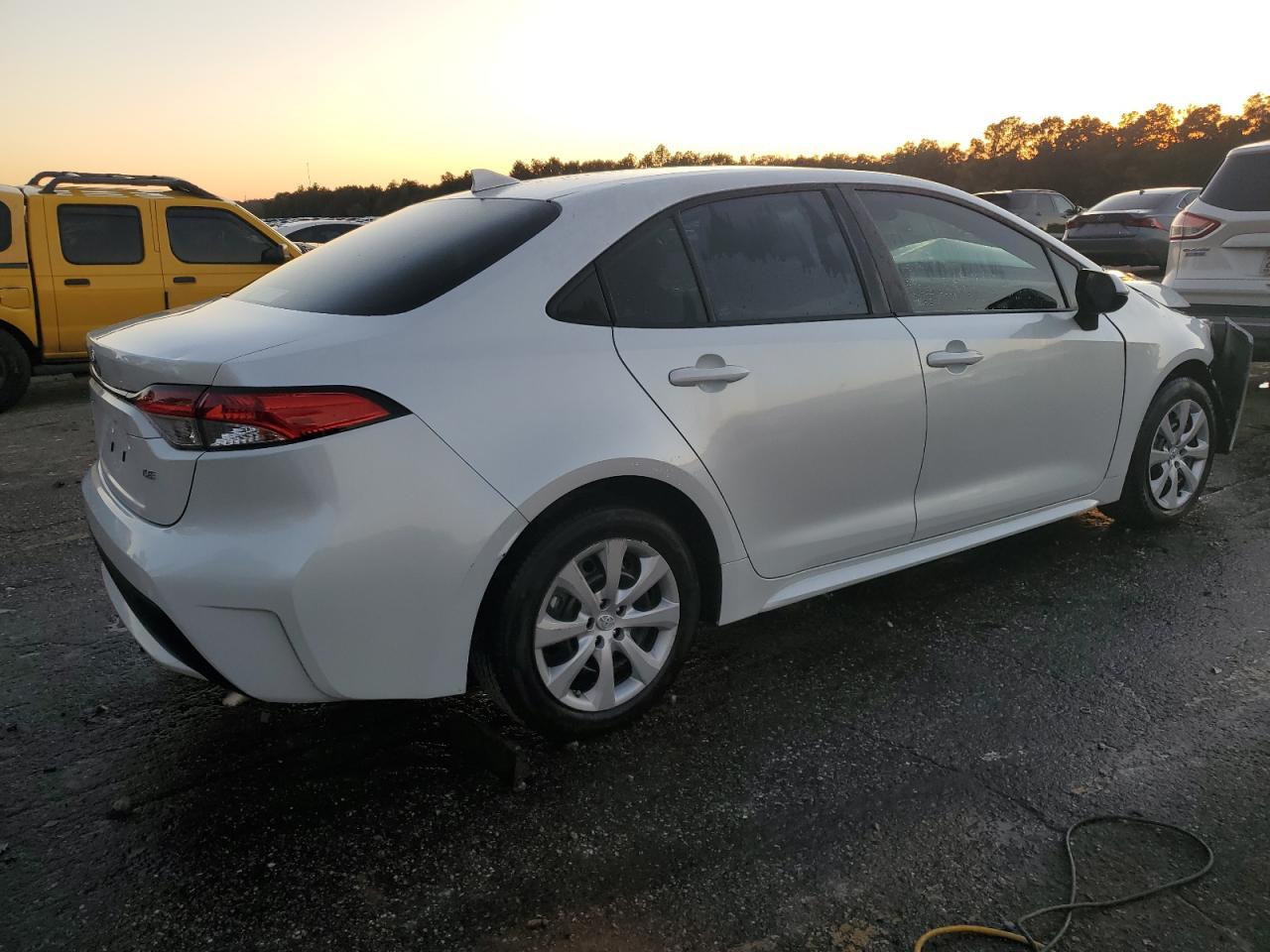 2022 TOYOTA COROLLA LE - Фото 3