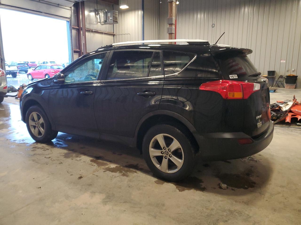 2015 TOYOTA RAV4 XLE - Фото 2