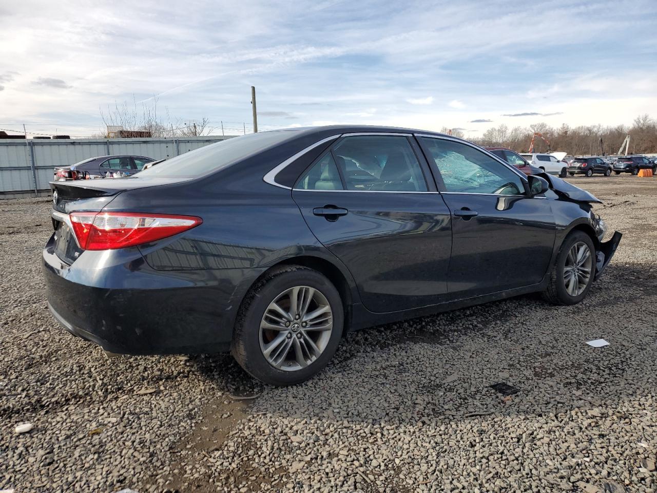 2017 TOYOTA CAMRY LE - Фото 3