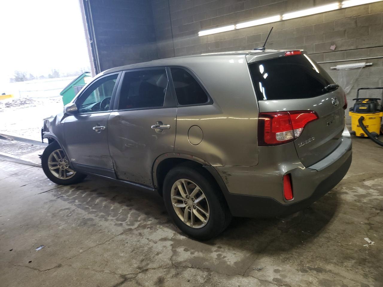 2015 KIA SORENTO LX - Image 2