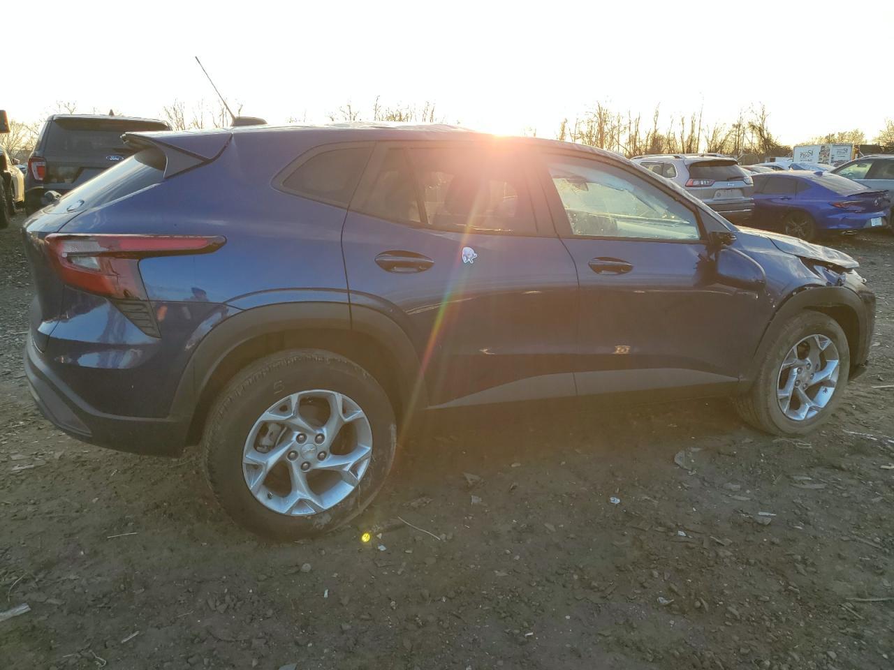 2024 CHEVROLET TRAX LS - Image 3