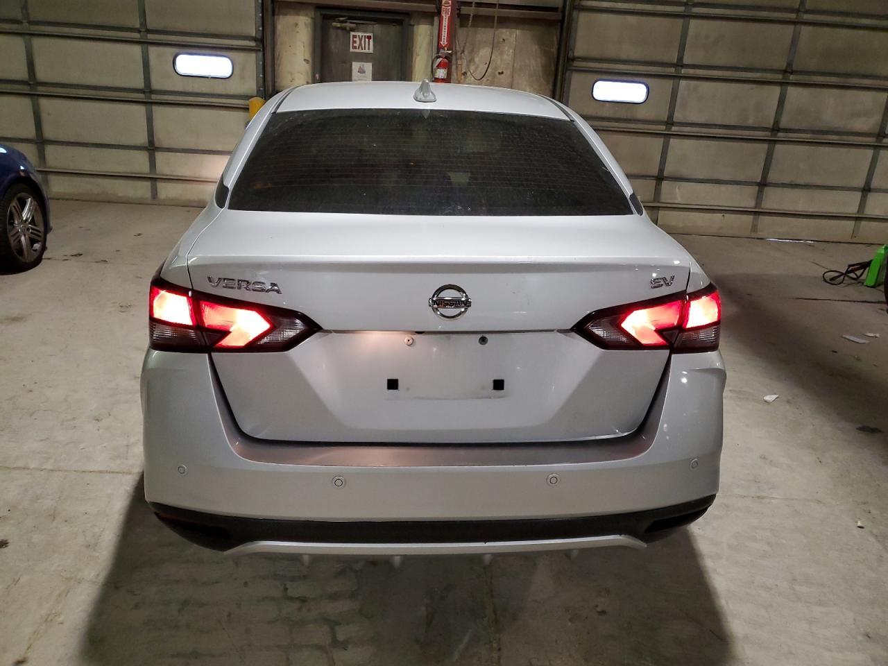 2021 NISSAN VERSA SV - Фото 6