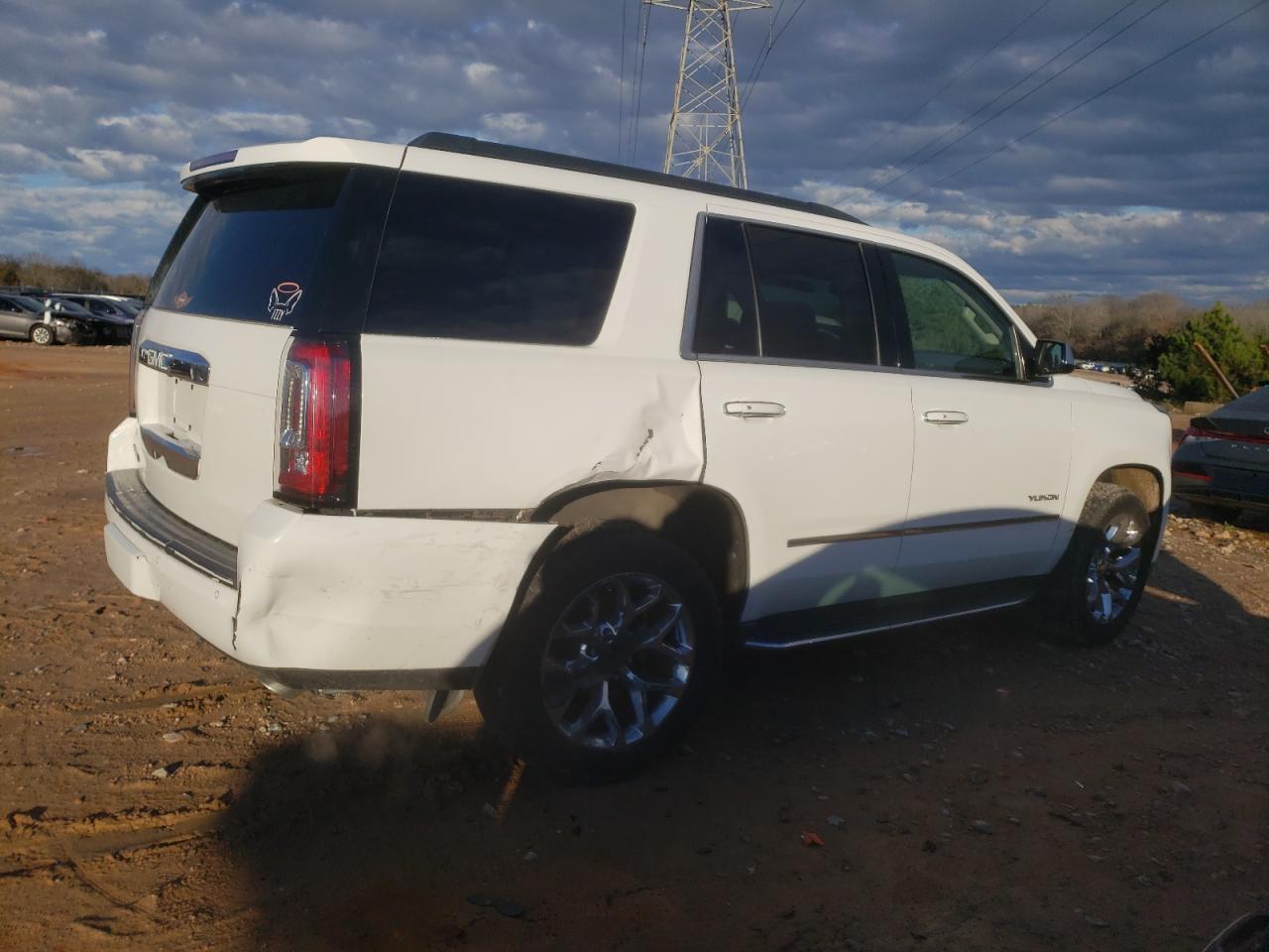 2016 GMC YUKON SLT - Image 3