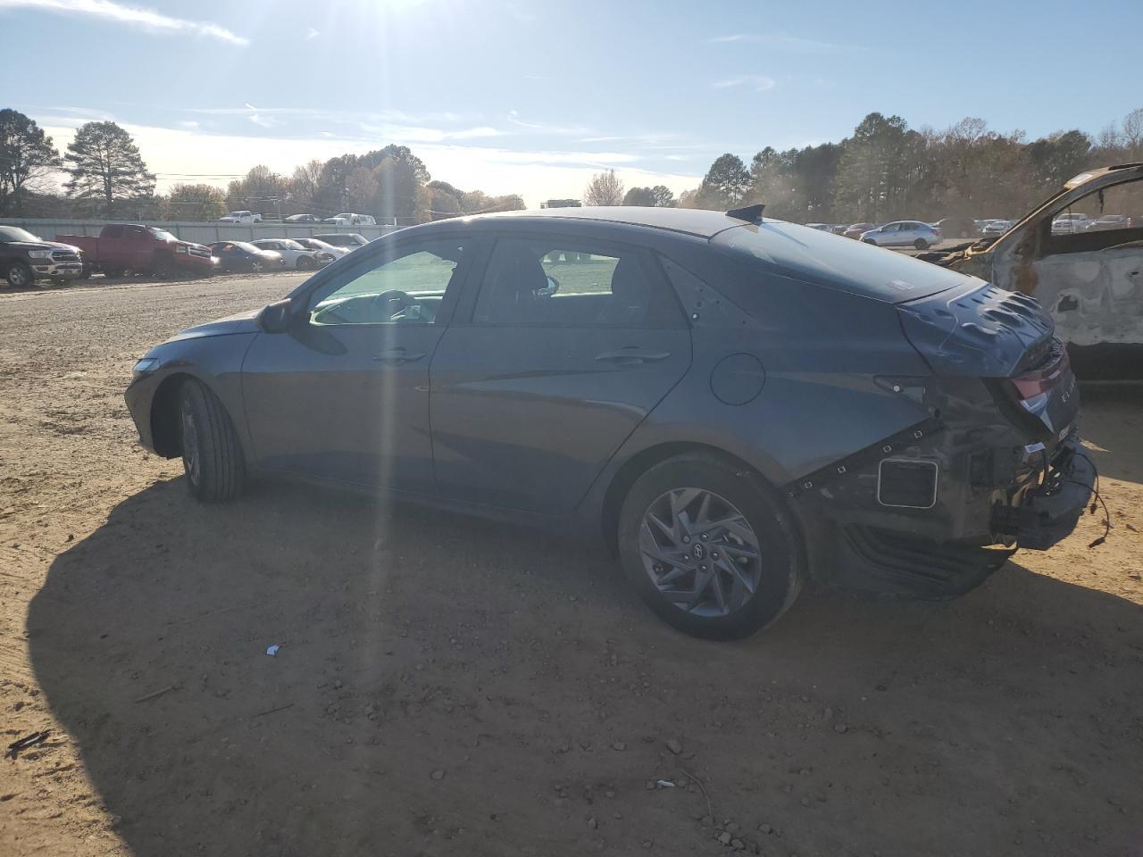 2024 HYUNDAI ELANTRA SE - Фото 2