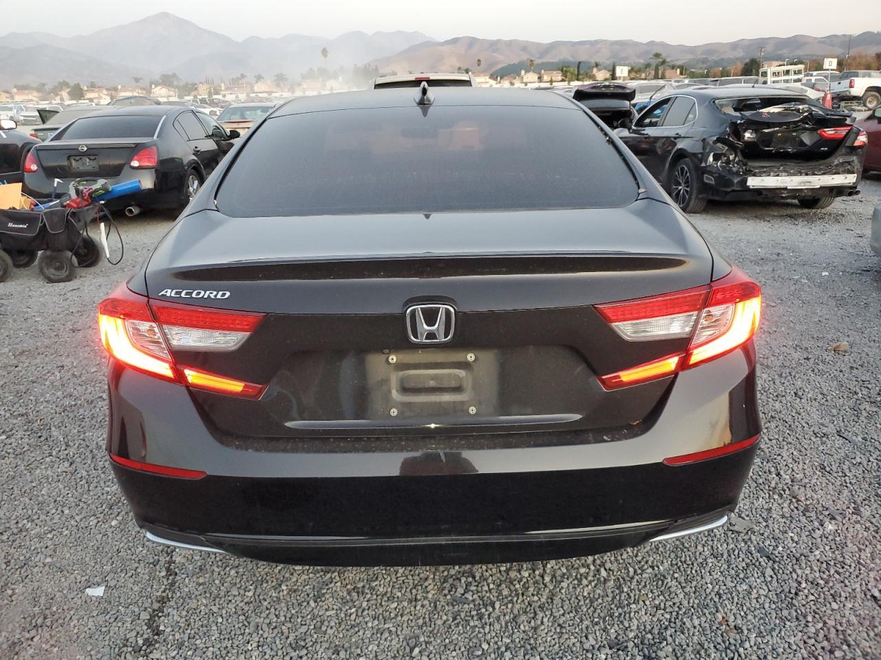2018 HONDA ACCORD LX - Image 6