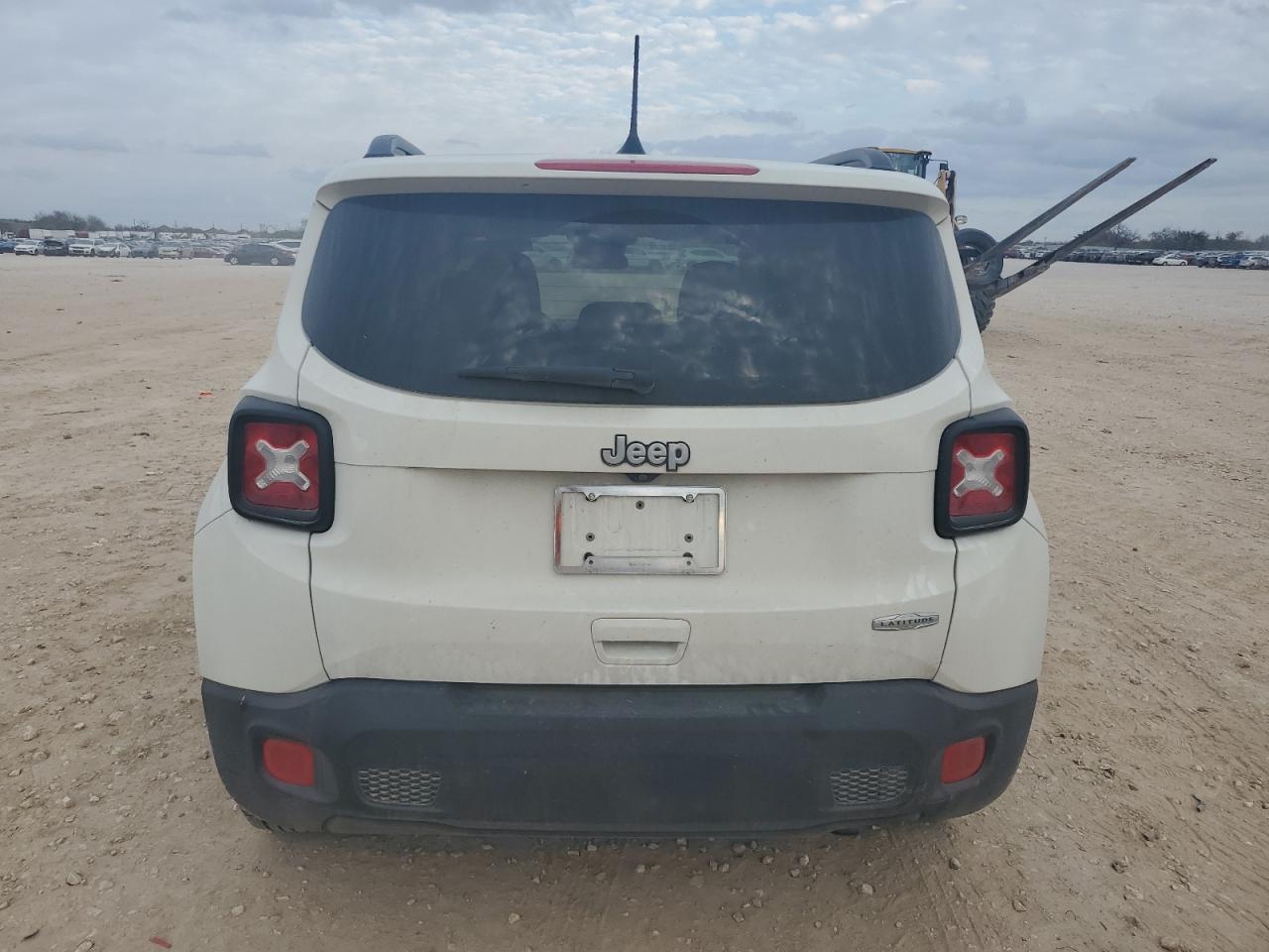 2018 JEEP RENEGADE L - Image 6