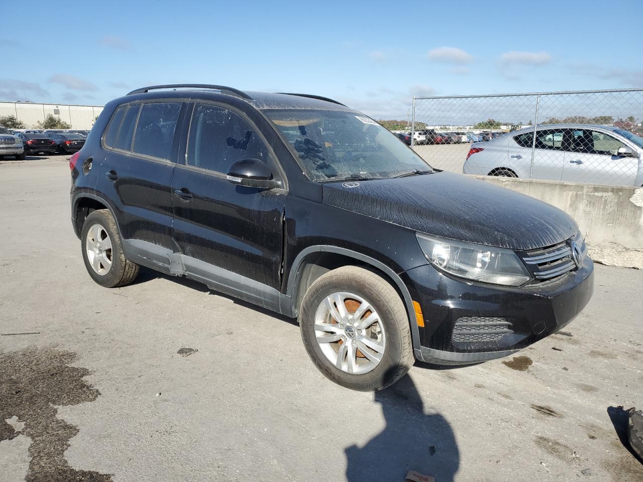 2015 VOLKSWAGEN TIGUAN S - Фото 4