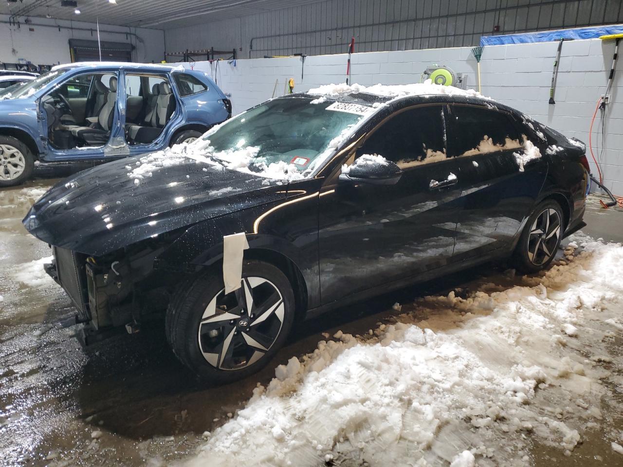 2023 HYUNDAI ELANTRA SE
