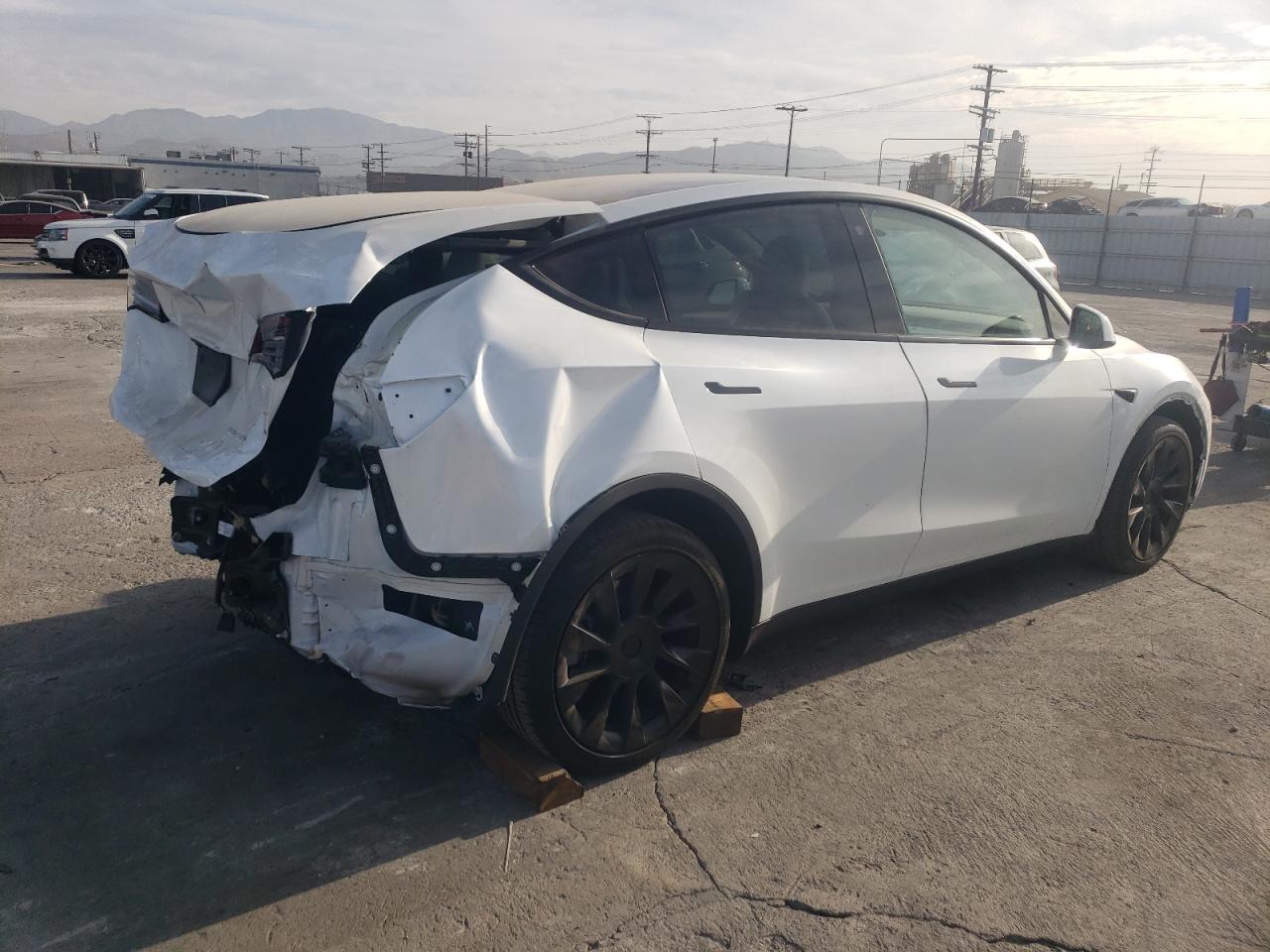 2023 TESLA MODEL Y - Фото 3