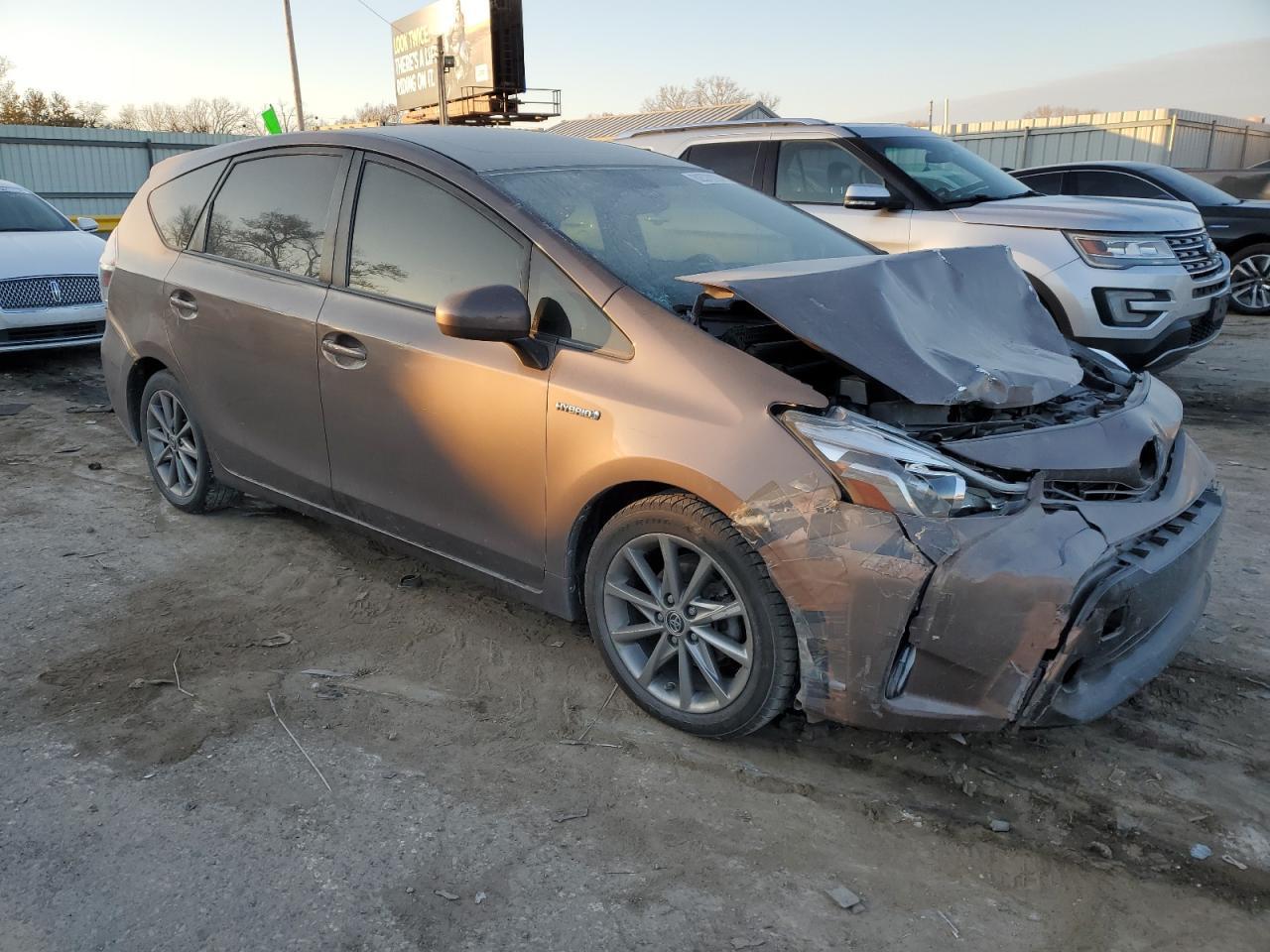 2016 TOYOTA PRIUS V - Фото 4