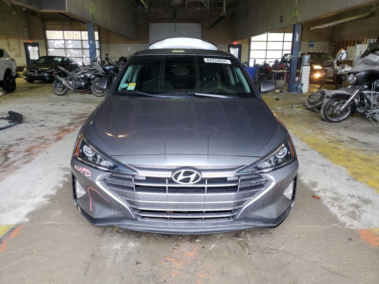 2019 HYUNDAI ELANTRA SE - Фото 5