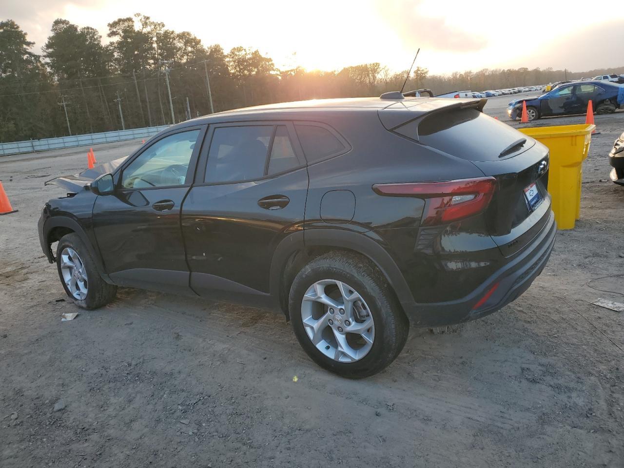2024 CHEVROLET TRAX LS - Фото 2