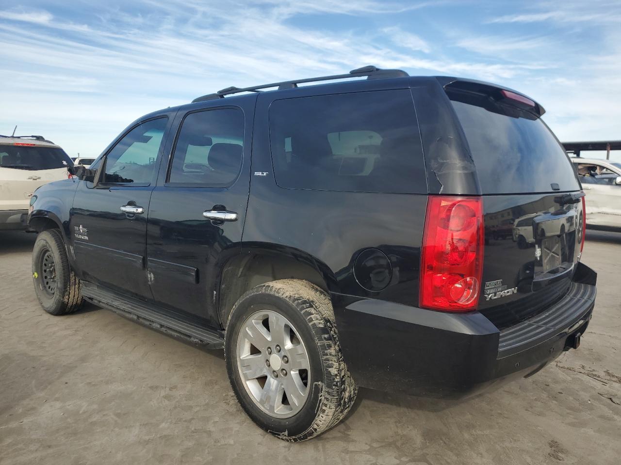 2012 GMC YUKON SLT - Фото 2
