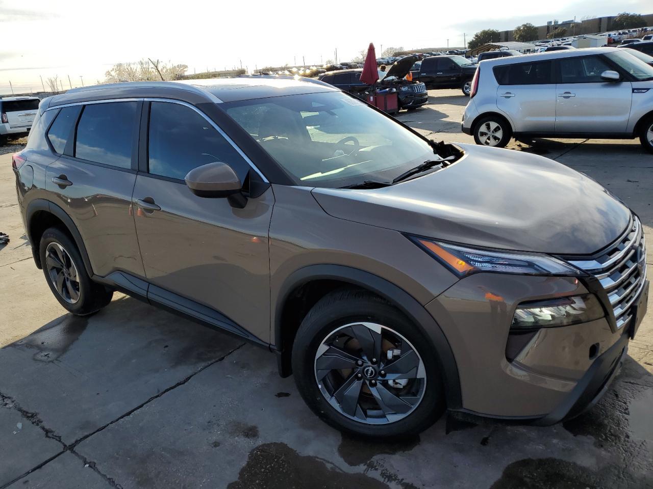 2024 NISSAN ROGUE SV - Image 4
