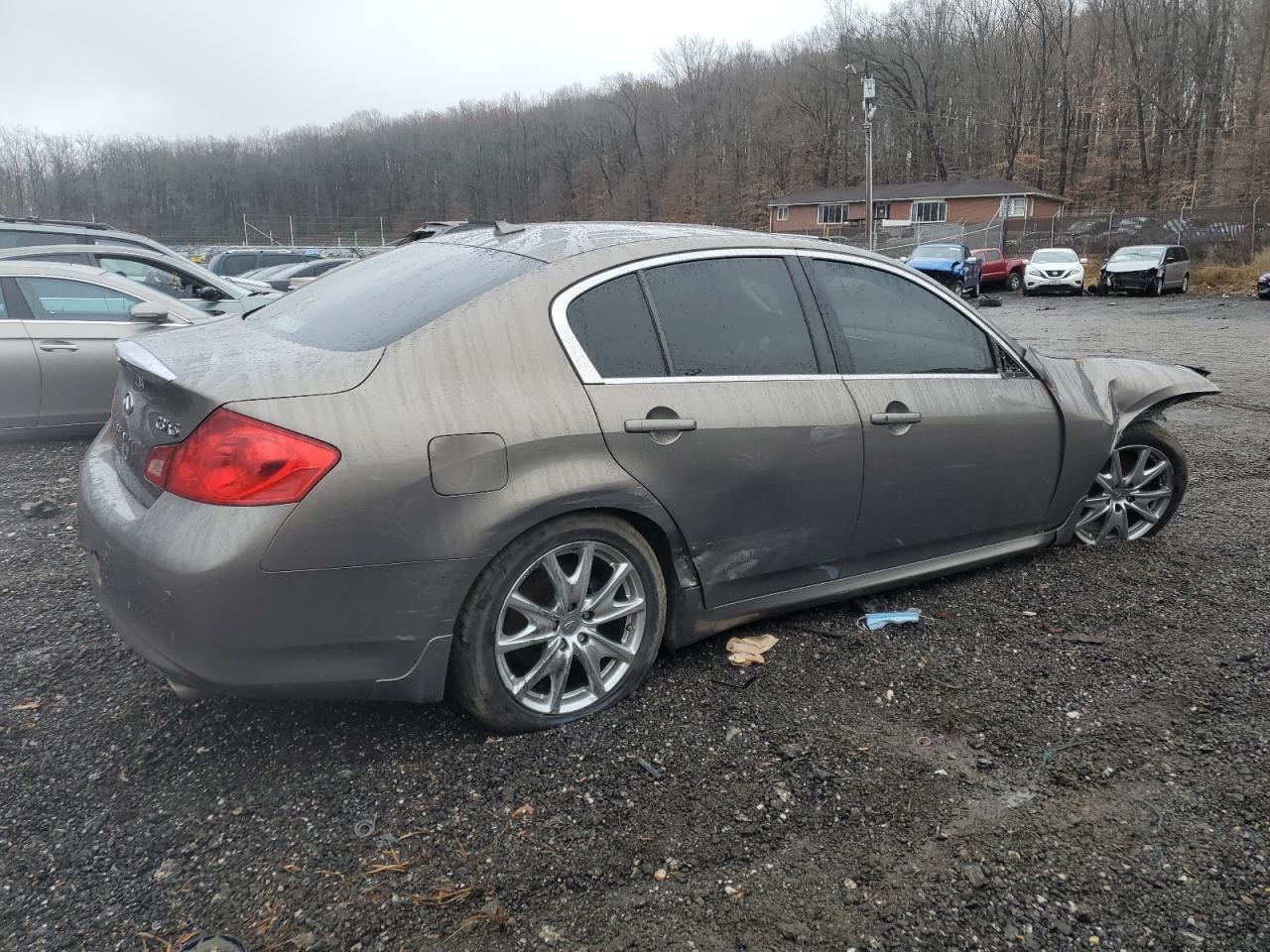 2011 INFINITI G37 - Image 3
