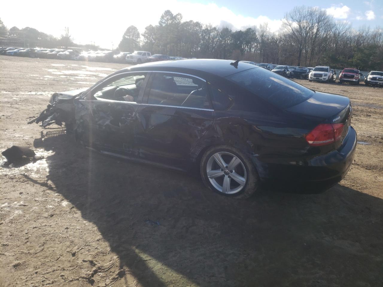 2013 VOLKSWAGEN PASSAT SE - Image 2