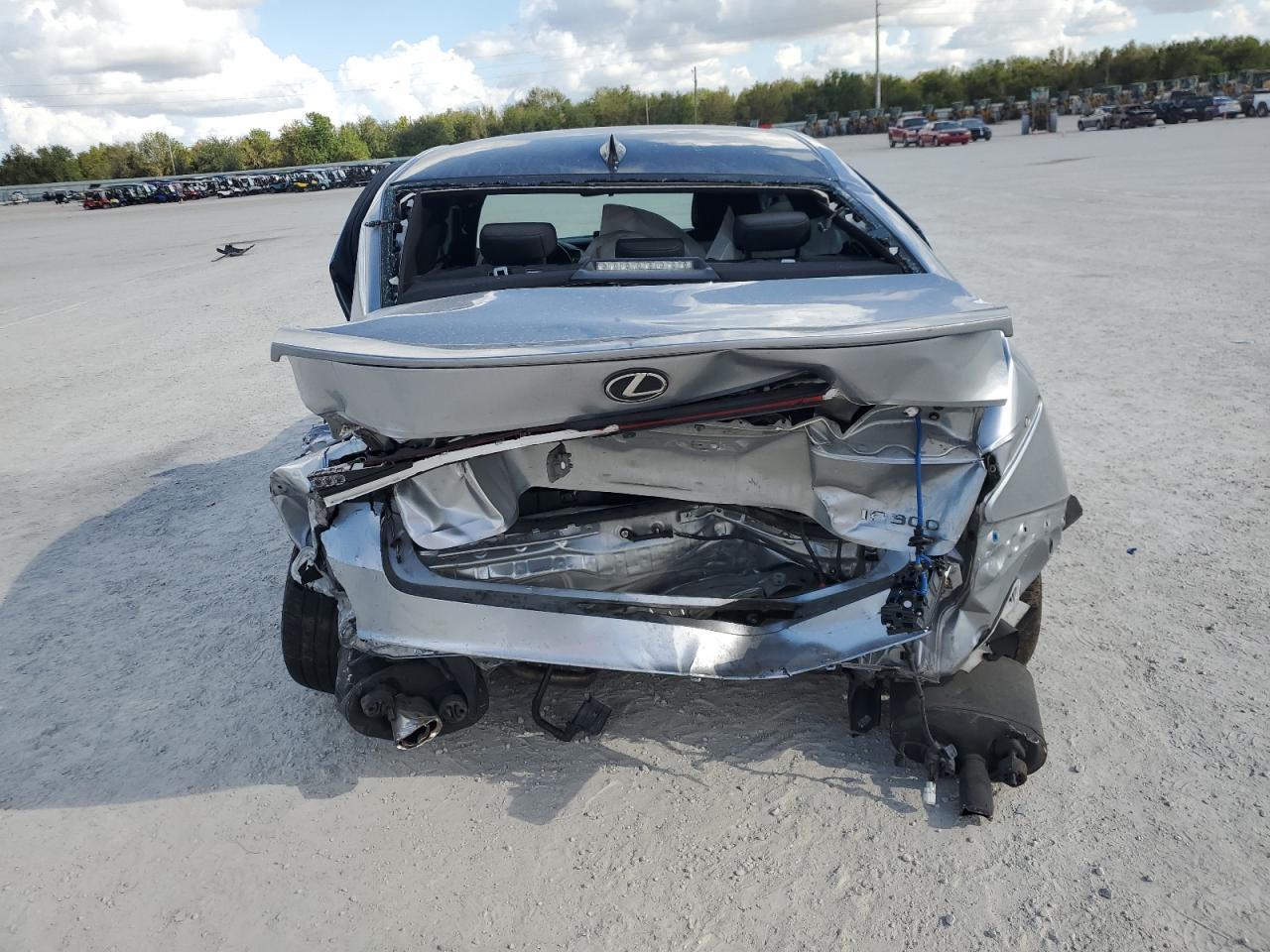 2022 LEXUS IS 300 - Фото 6