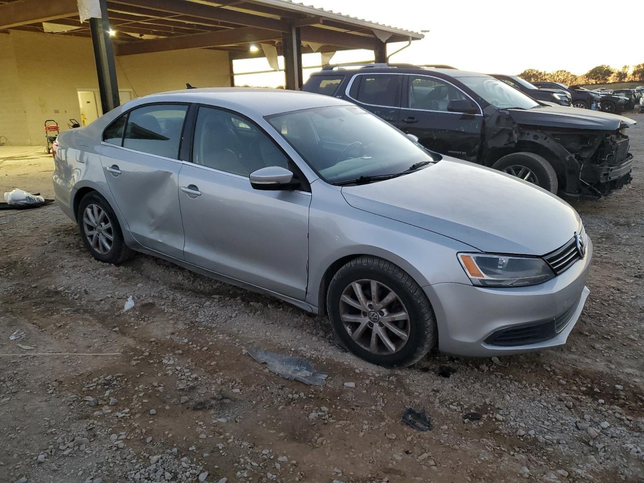 2014 VOLKSWAGEN JETTA SE - Image 4