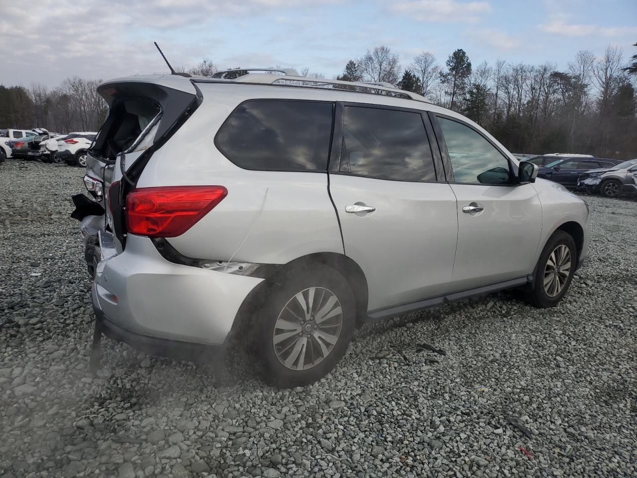 2017 NISSAN PATHFINDER - Фото 3