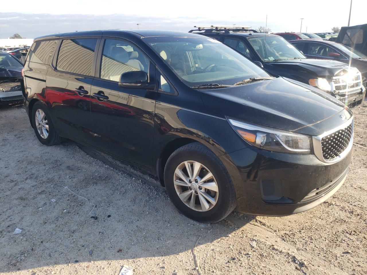 2017 KIA SEDONA LX - Image 4