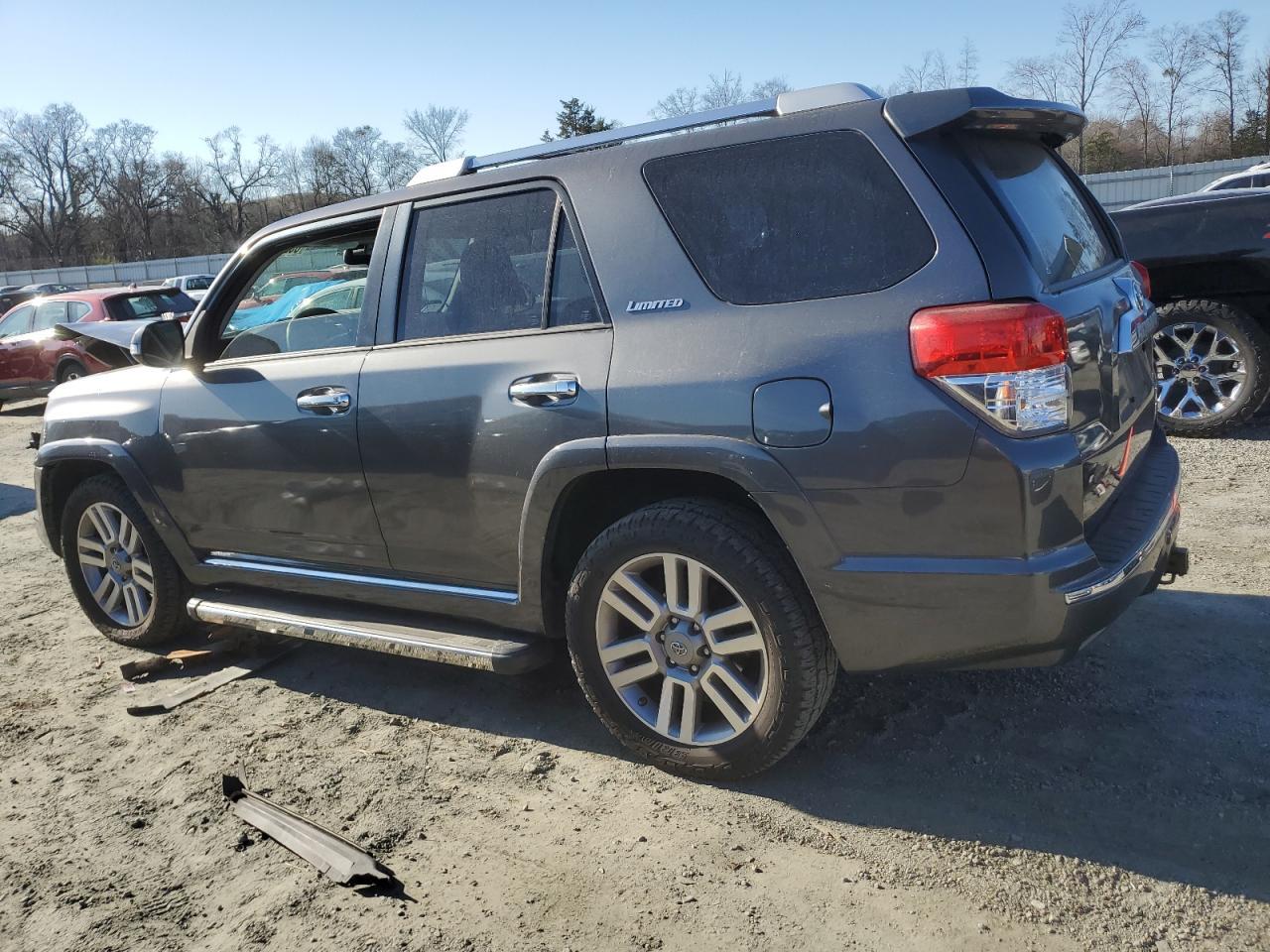 2011 TOYOTA 4RUNNER SR - Image 2
