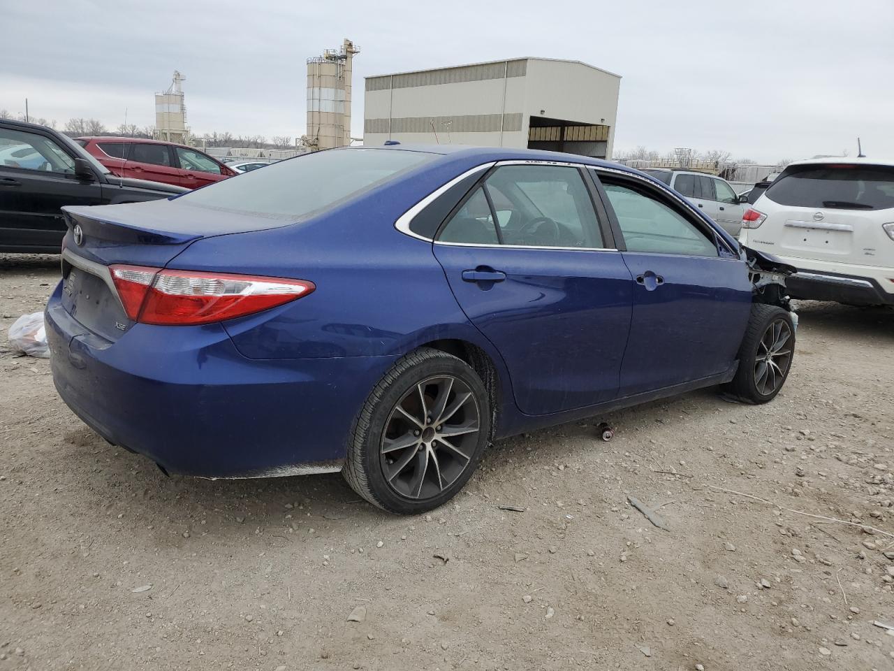 2015 TOYOTA CAMRY LE - Фото 3