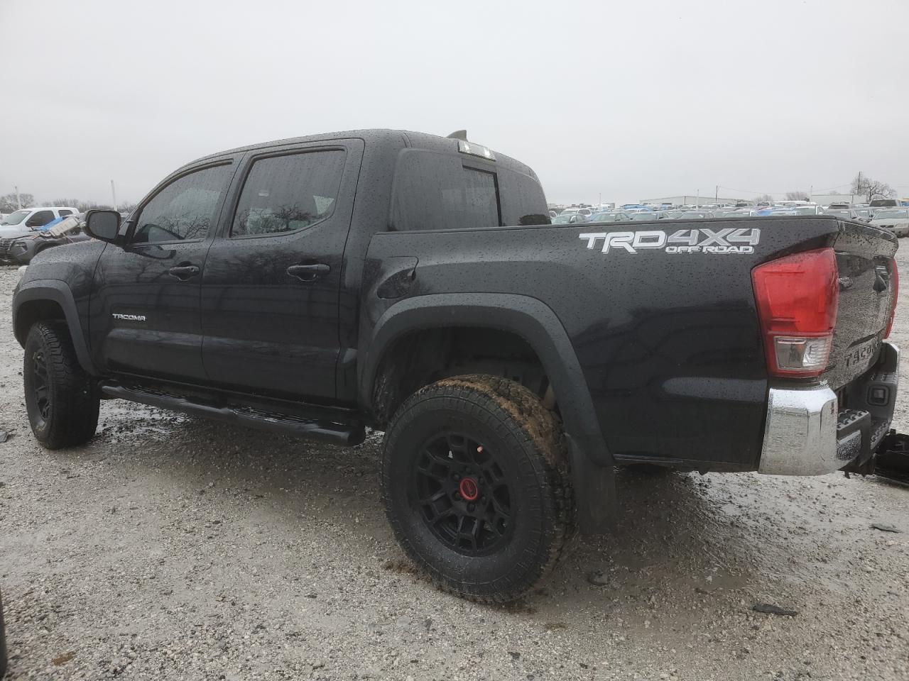 2017 TOYOTA TACOMA DOU - Фото 2