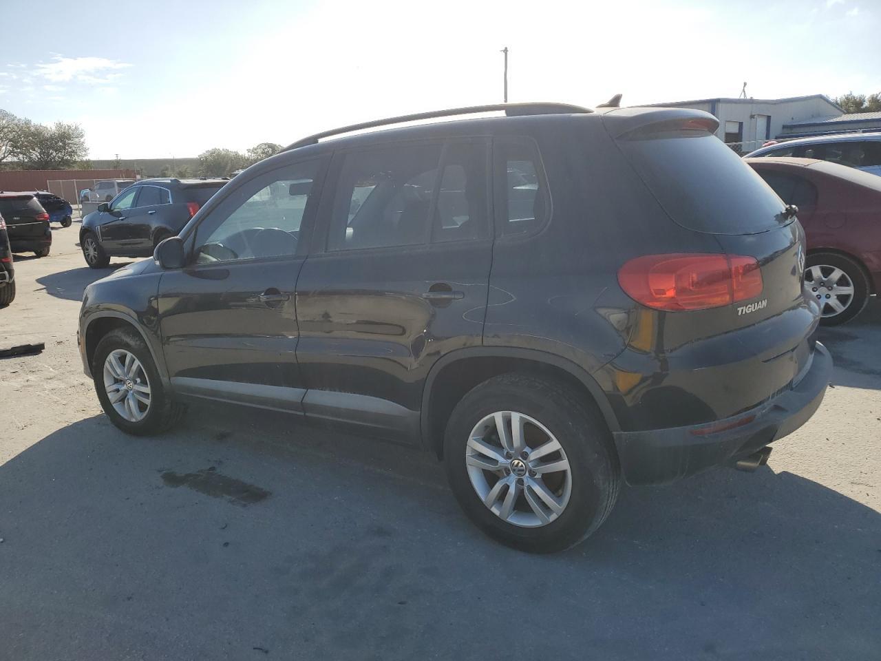 2015 VOLKSWAGEN TIGUAN S - Фото 2