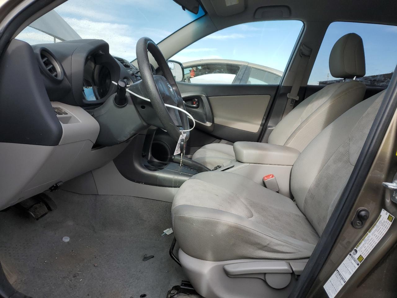 2011 TOYOTA RAV4 - Image 7