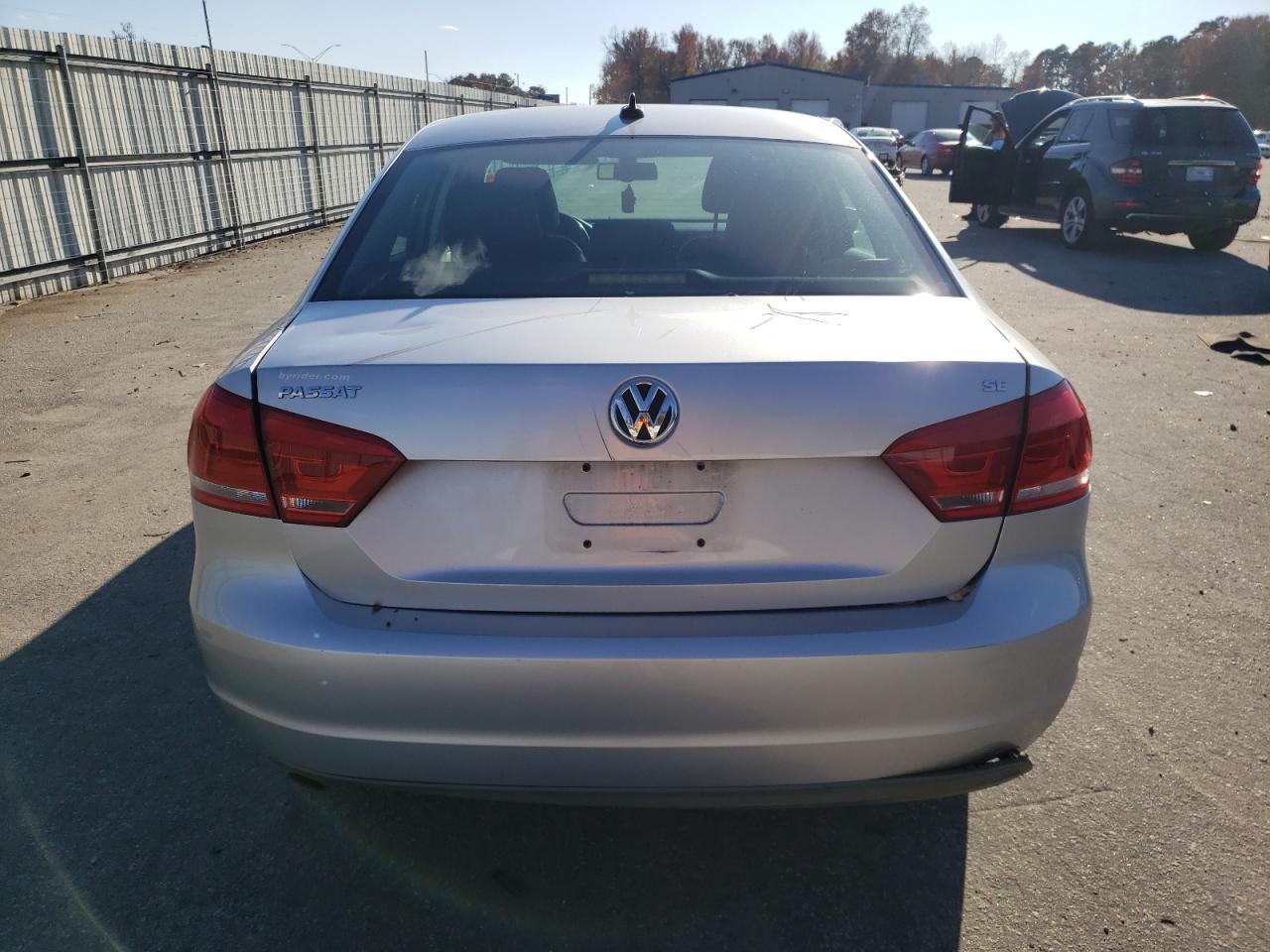 2013 VOLKSWAGEN PASSAT SE - Image 6