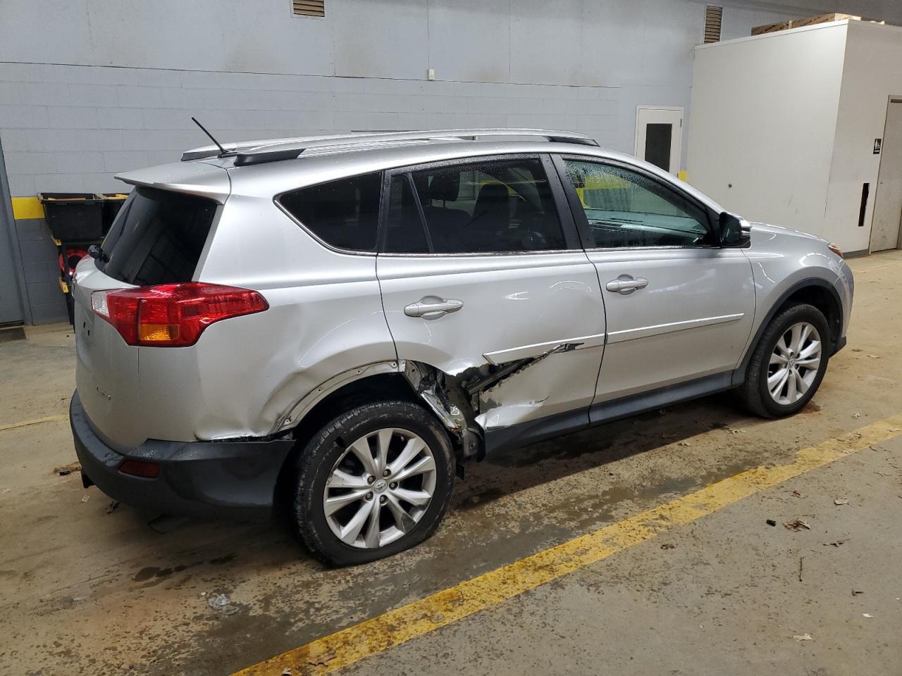 2015 TOYOTA RAV4 LIMIT - Фото 3