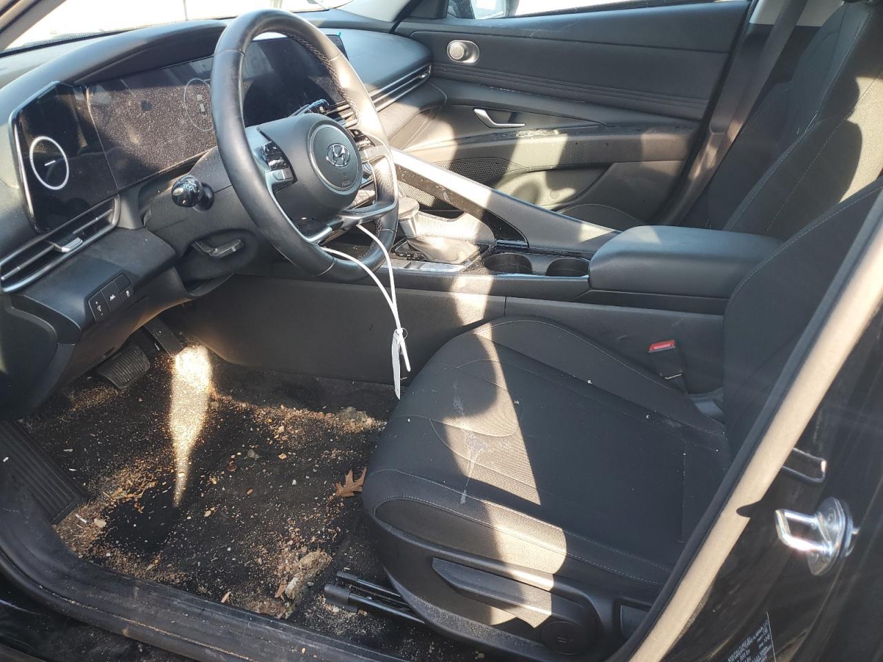 2023 HYUNDAI ELANTRA SE - Фото 7