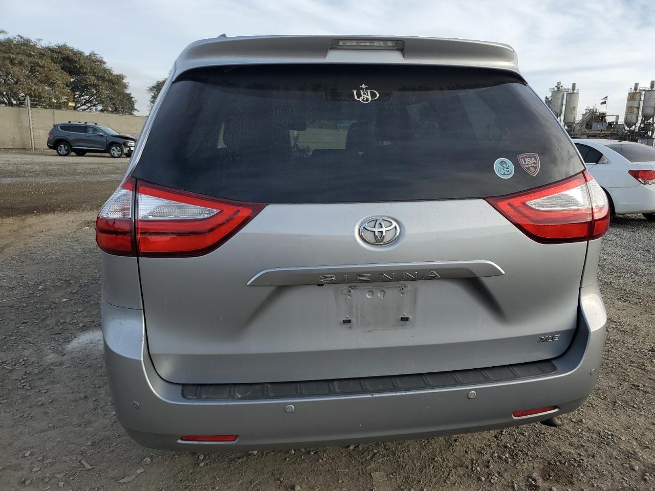 2015 TOYOTA SIENNA XLE - Фото 6