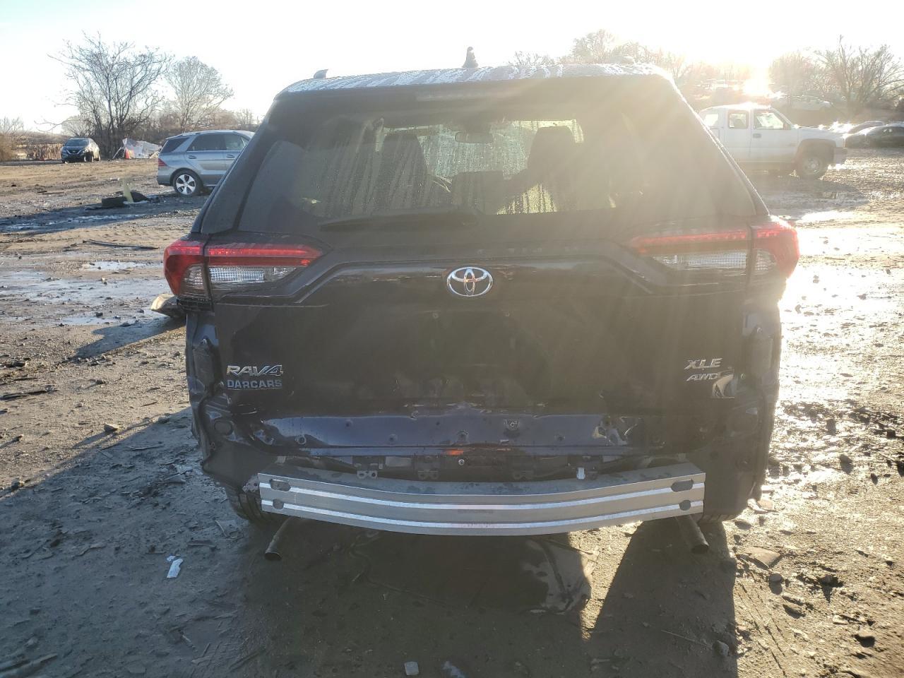 2020 TOYOTA RAV4 XLE - Image 6