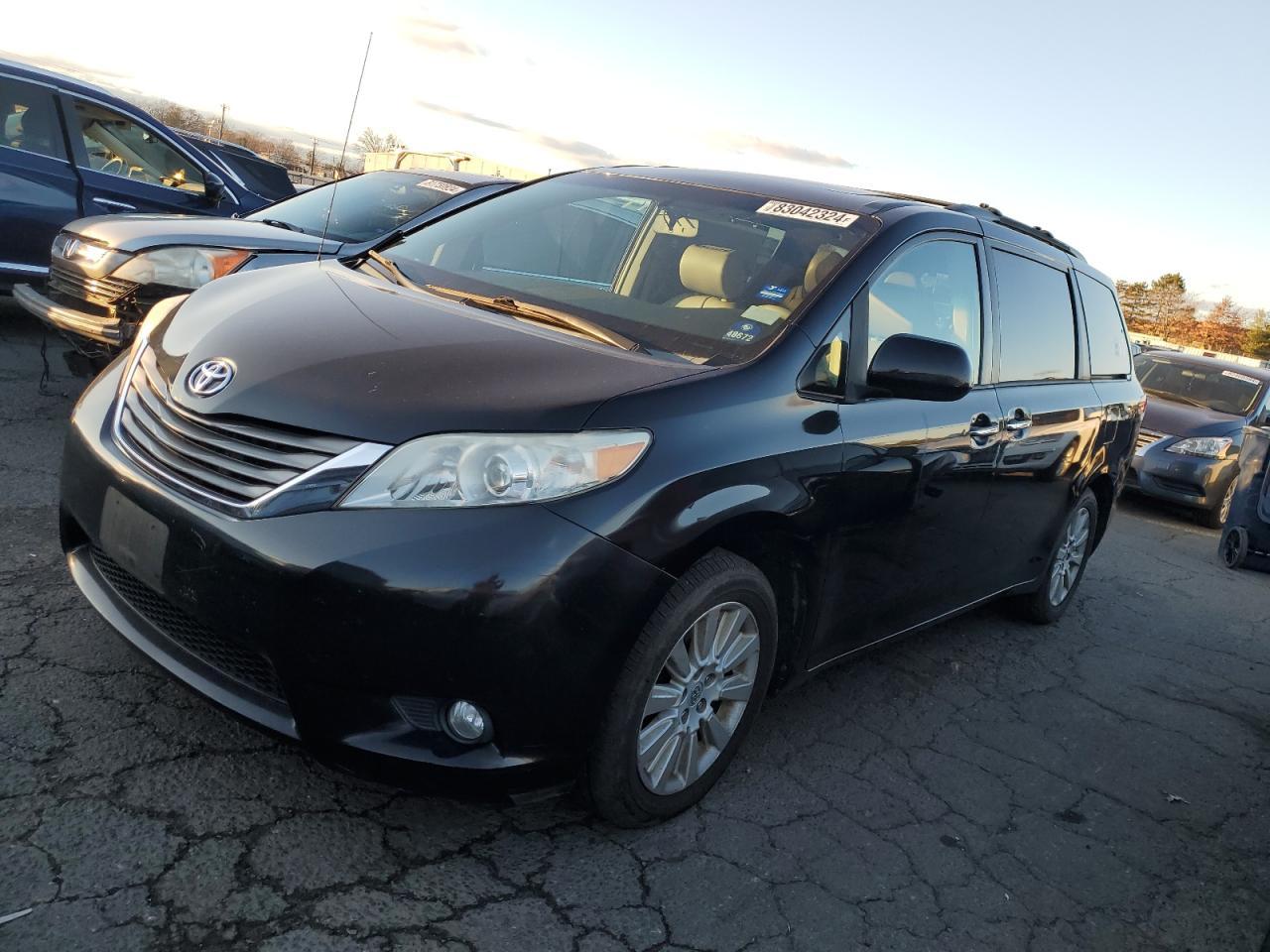 2013 TOYOTA SIENNA XLE
