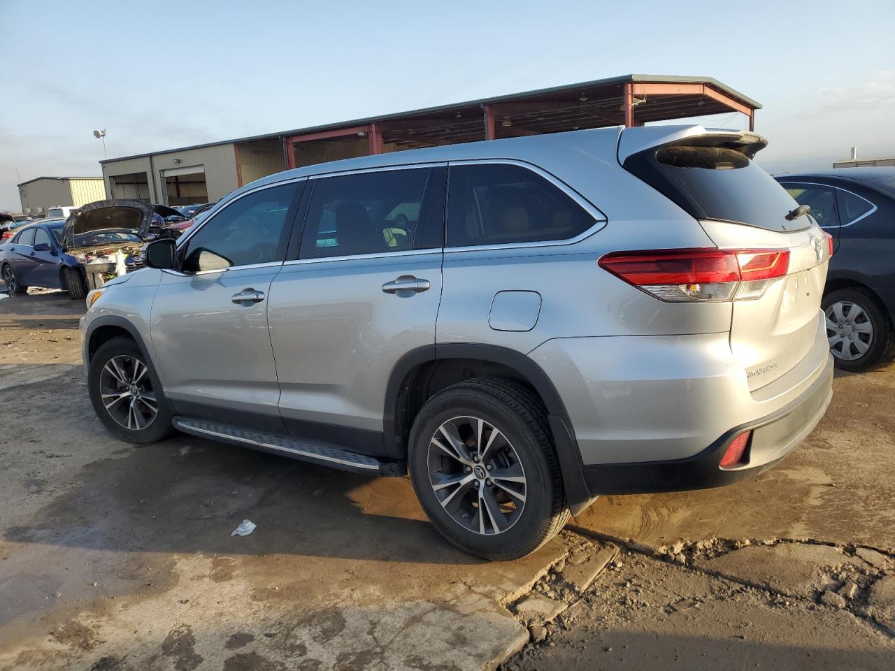 2019 TOYOTA HIGHLANDER - Фото 2