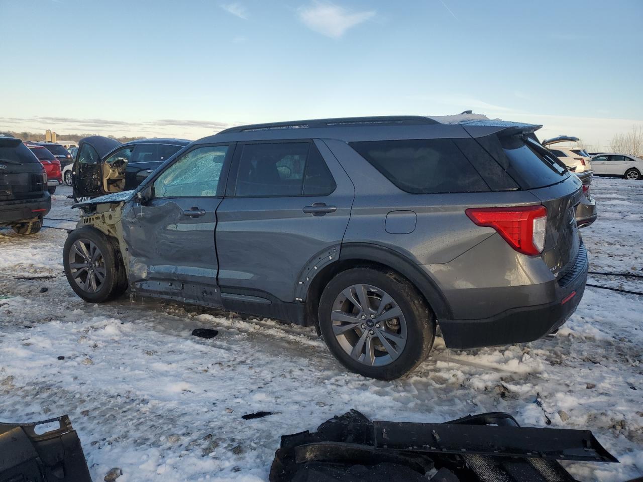 2022 FORD EXPLORER X - Image 2