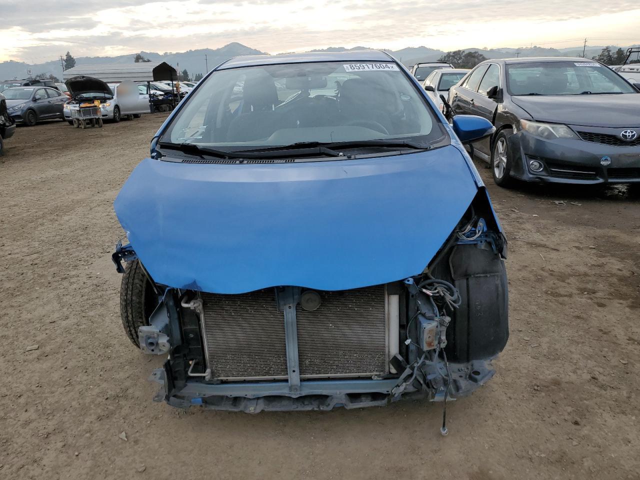 2015 TOYOTA PRIUS C - Фото 5