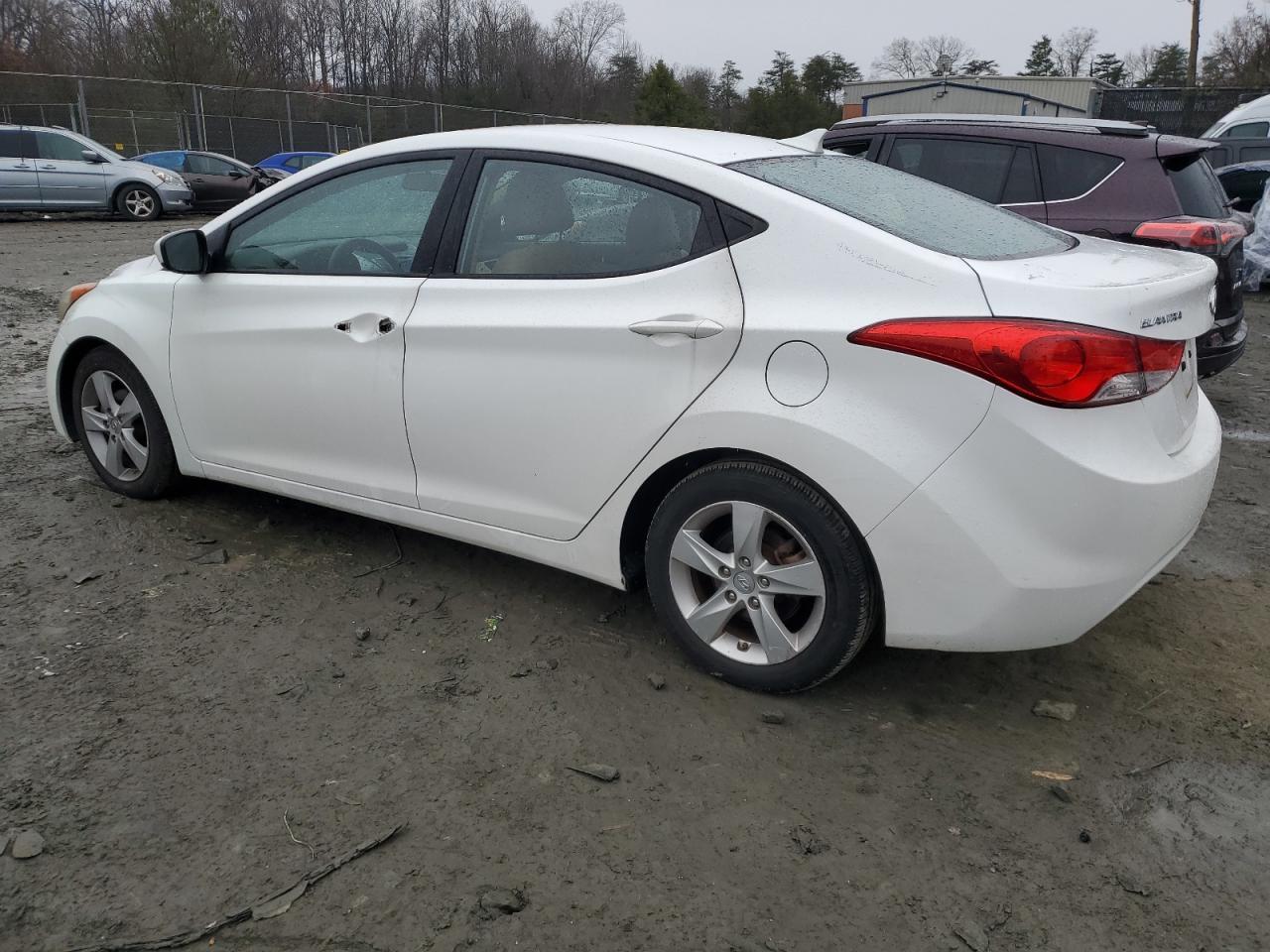 2013 HYUNDAI ELANTRA GL - Image 2