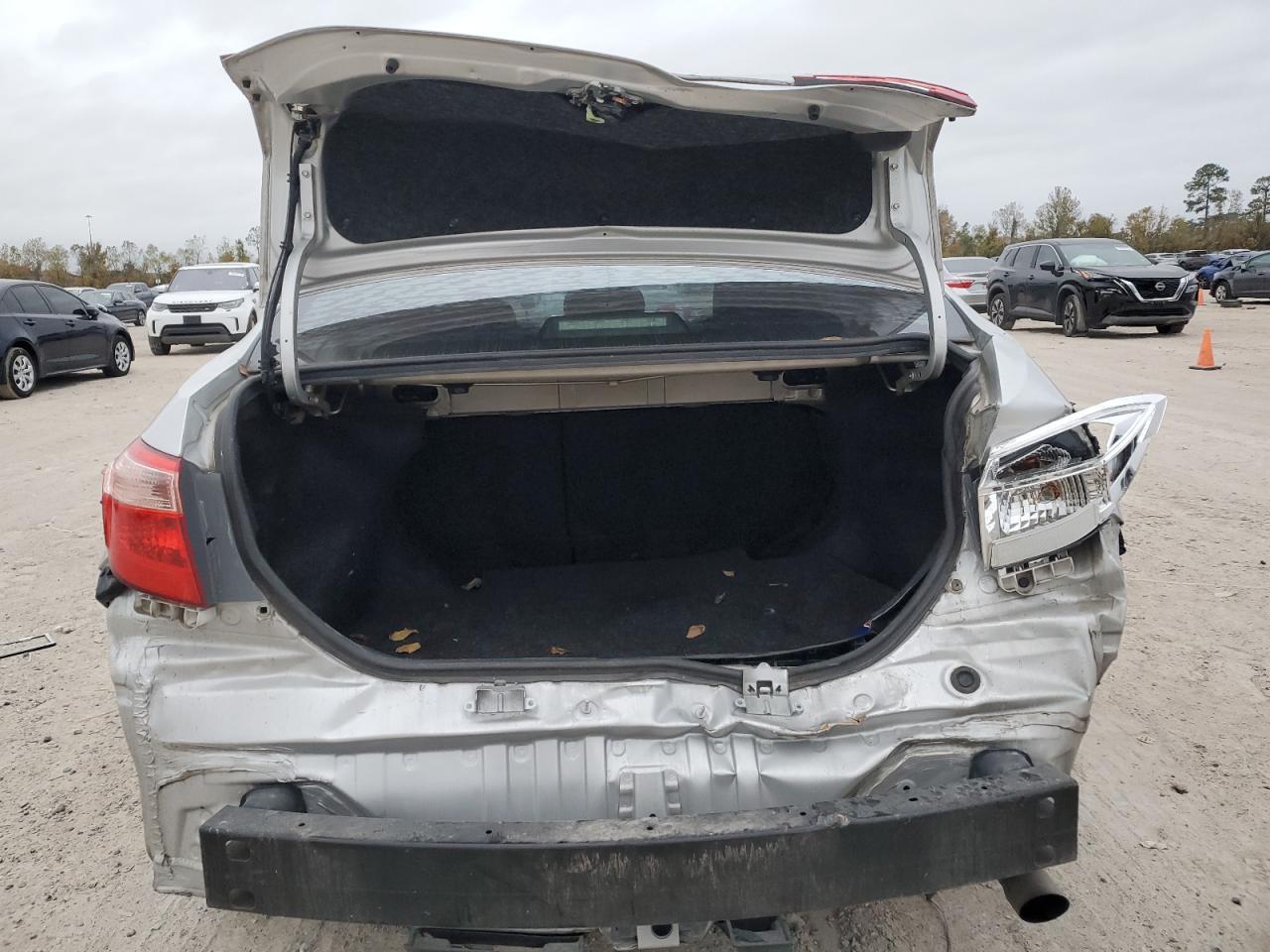 2019 TOYOTA COROLLA L - Image 6