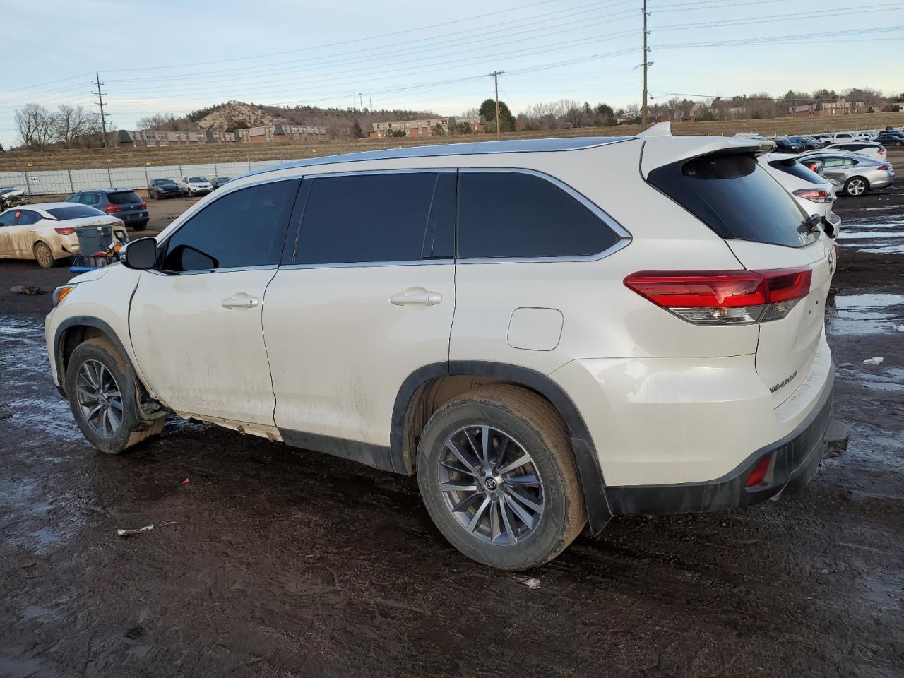 2019 TOYOTA HIGHLANDER - Image 2