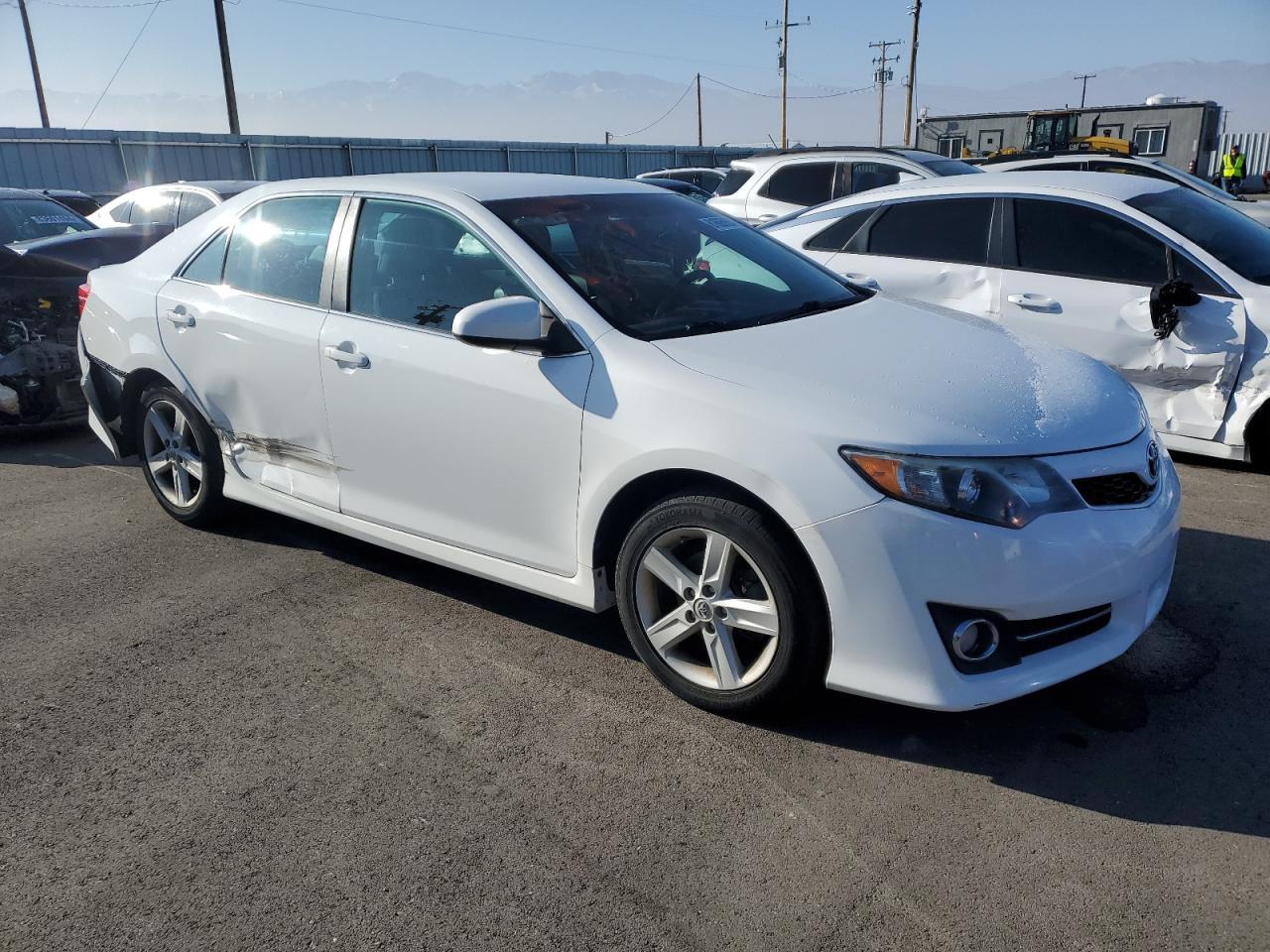 2014 TOYOTA CAMRY L - Image 4