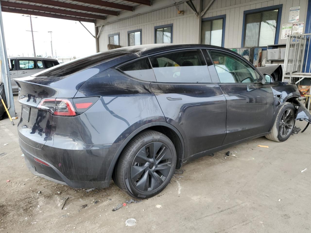 2025 TESLA MODEL Y - Image 3