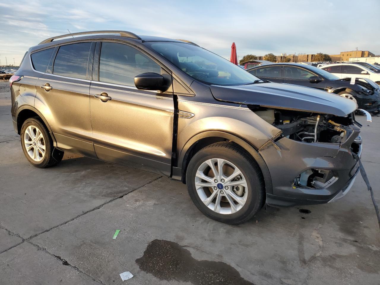 2017 FORD ESCAPE SE - Image 4
