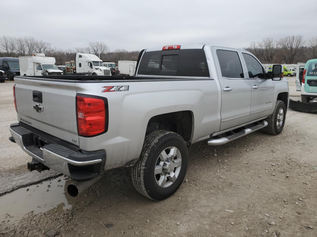 2018 CHEVROLET SILVERADO - Фото 3