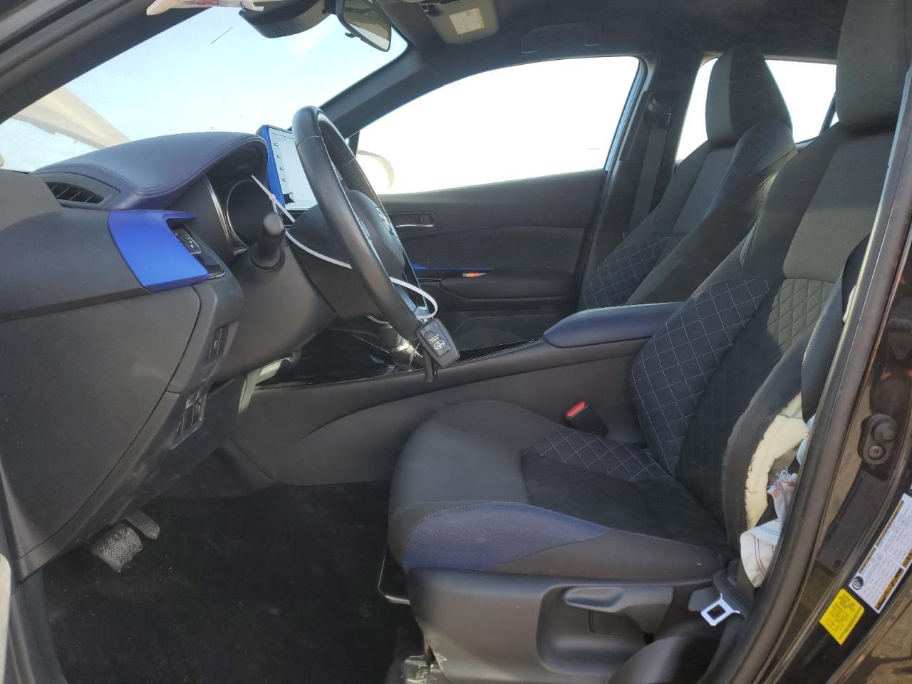 2022 TOYOTA C-HR XLE - Фото 7
